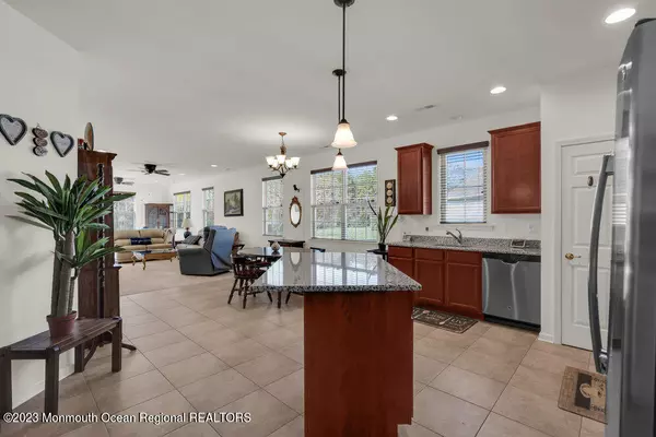 Lakewood, NJ 08701,17 Eagle Ridge Circle