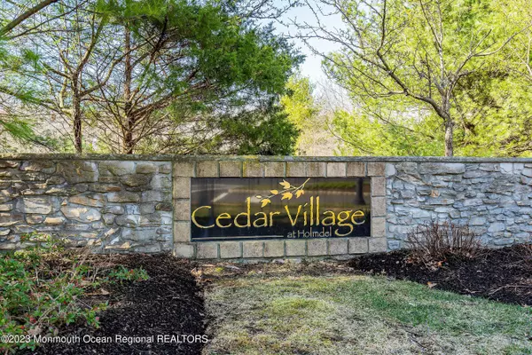 Holmdel, NJ 07733,14 Elsworth Place