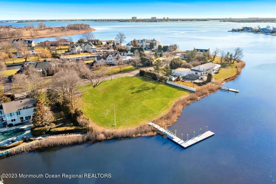 14 Rivers Edge Drive, Rumson, NJ 07760