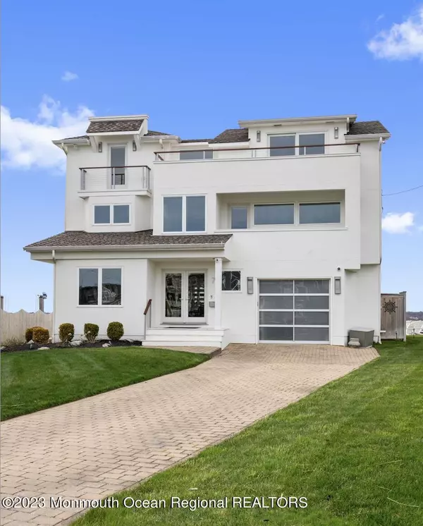 7 Circle Drive, Monmouth Beach, NJ 07750