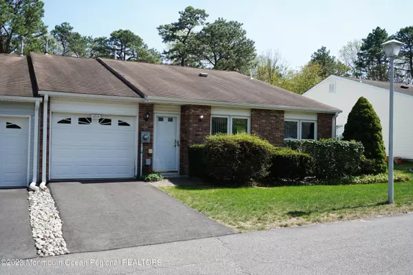 188 Victoria Court, Lakewood, NJ 08701