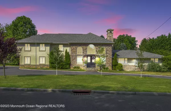 Holmdel, NJ 07733,60 Telegraph Hill Road