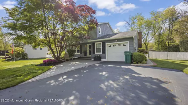 5 Sutton Court, Matawan, NJ 07747