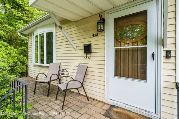 Keyport, NJ 07735,452 Garden Place