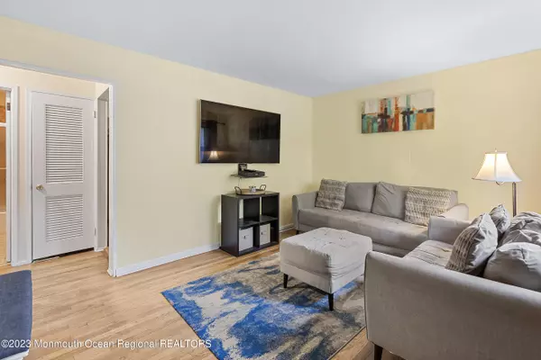 Keyport, NJ 07735,452 Garden Place