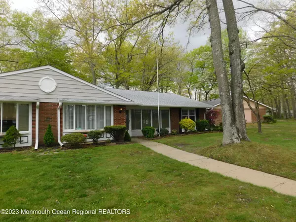 599 Lake Point Drive #B, Lakewood, NJ 08701