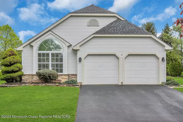 Lakewood, NJ 08701,20 Pine Hollow Lane