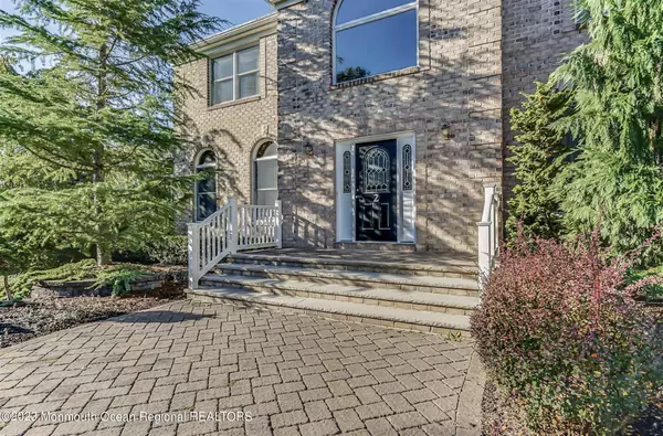 Manalapan, NJ 07726,2 Kathleen Court