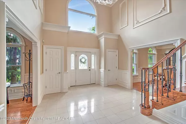 Manalapan, NJ 07726,2 Kathleen Court