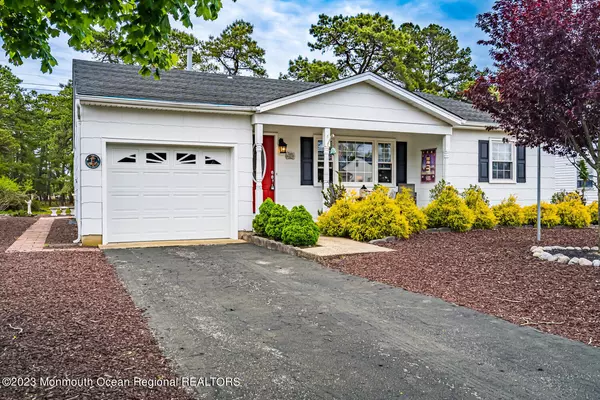 10 Rutland Drive, Toms River, NJ 08757