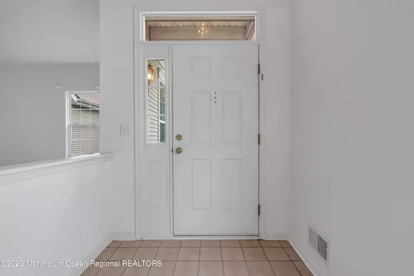 Lakewood, NJ 08701,18 Sunlight Springs Road