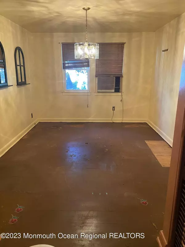 Bayonne, NJ 07002,9 Veterans Court