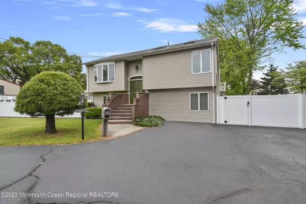 North Middletown, NJ 07748,534 Palmer Avenue