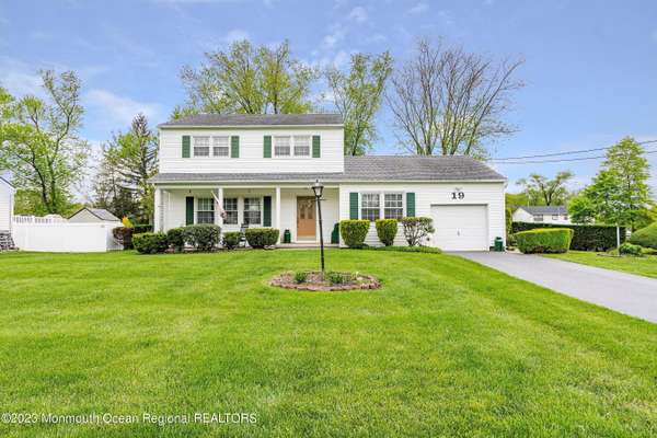 19 Eliot Road, Manalapan, NJ 07726