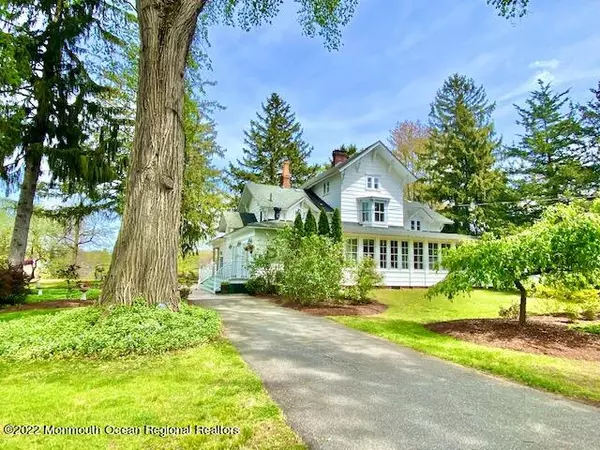 26 Lakeview Drive, Spotswood, NJ 08884