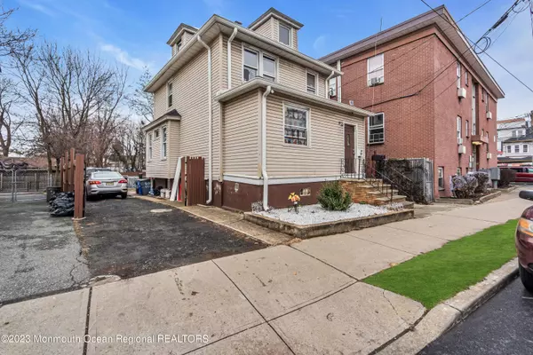 Irvington, NJ 07111,885 Stuyvesant Avenue