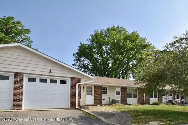 Lakewood, NJ 08701,957 Aberdeen Drive