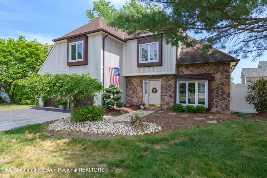10 Buckingham Court, Hazlet, NJ 07730