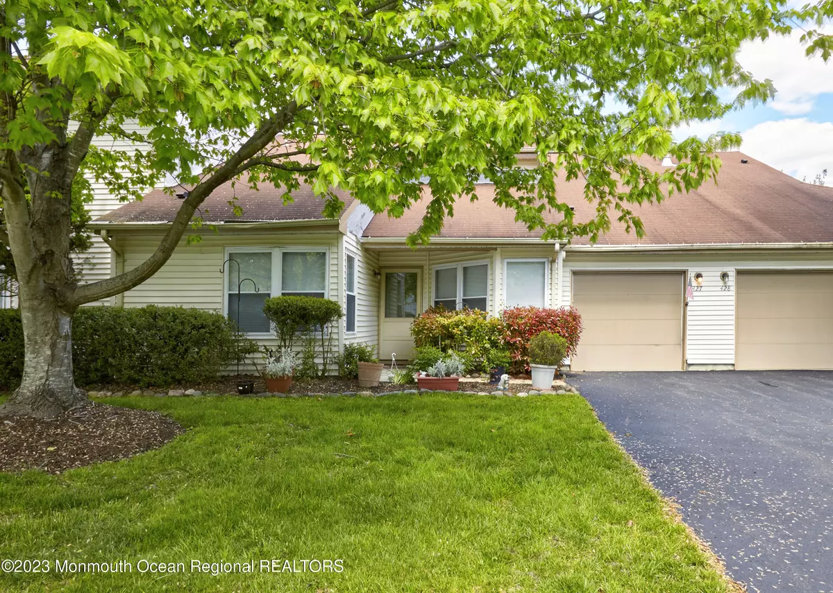 Englishtown, NJ 07726,427 Bayberry Court
