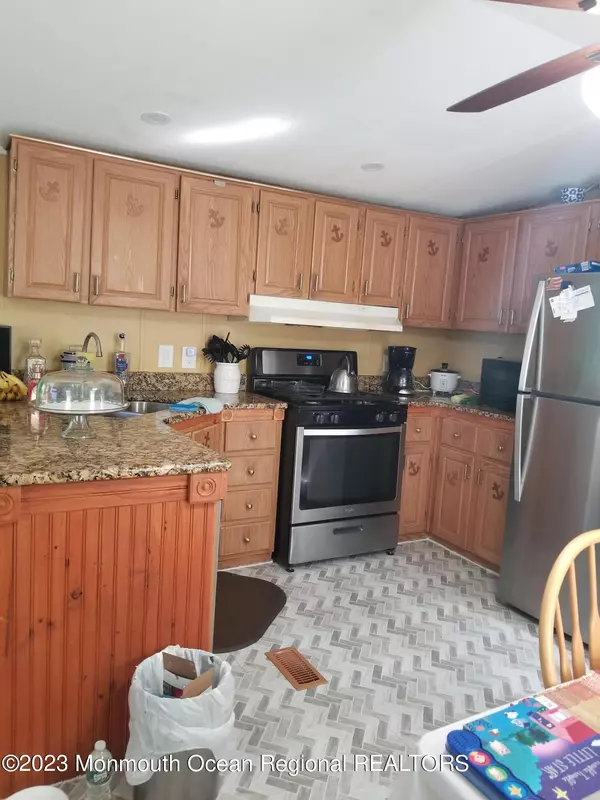 Hazlet, NJ 07730,73 Ellie Street