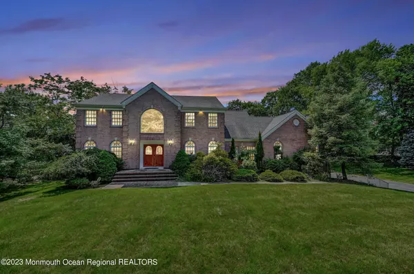 Holmdel, NJ 07733,1 Heather Hill Way