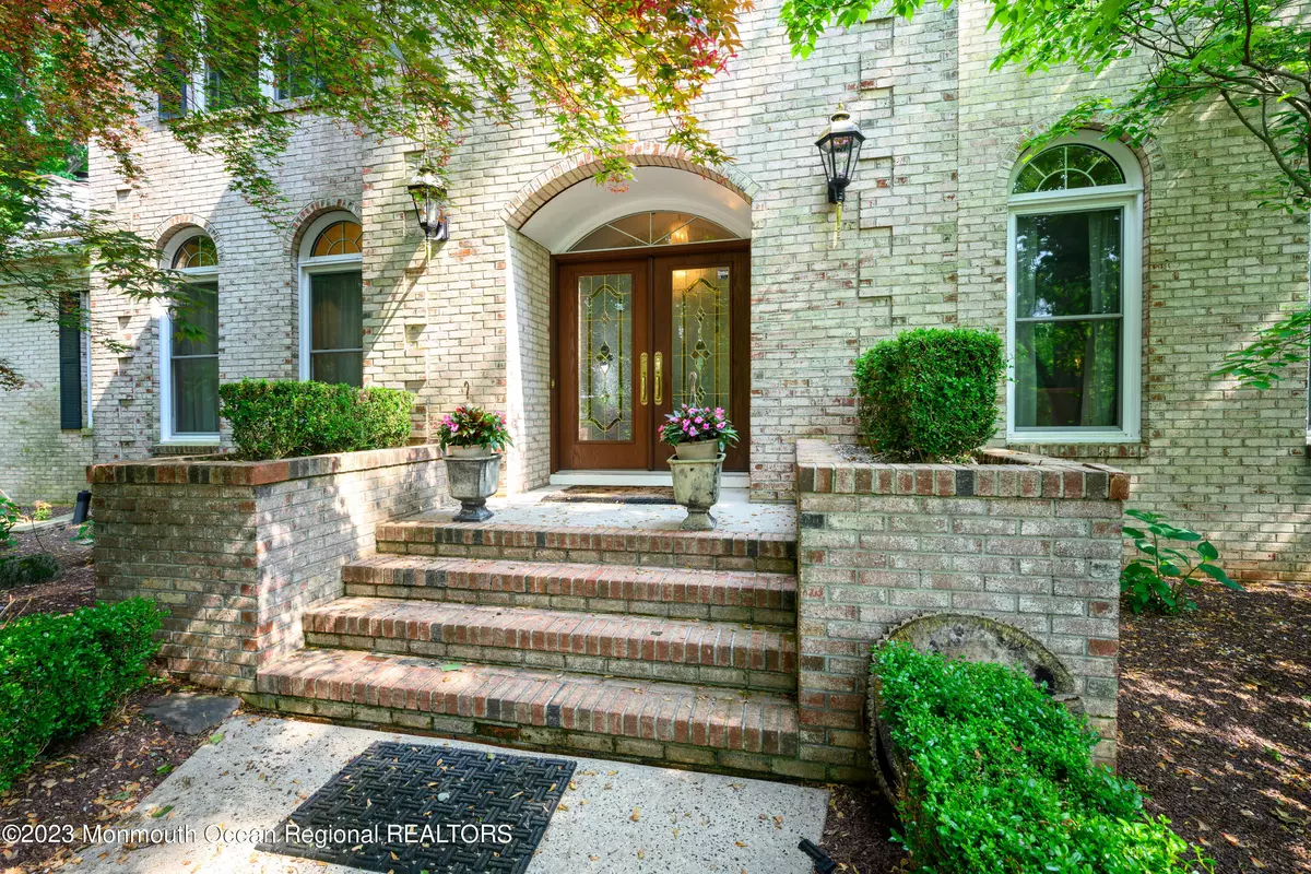 Holmdel, NJ 07733,2 Oak Tree Lane