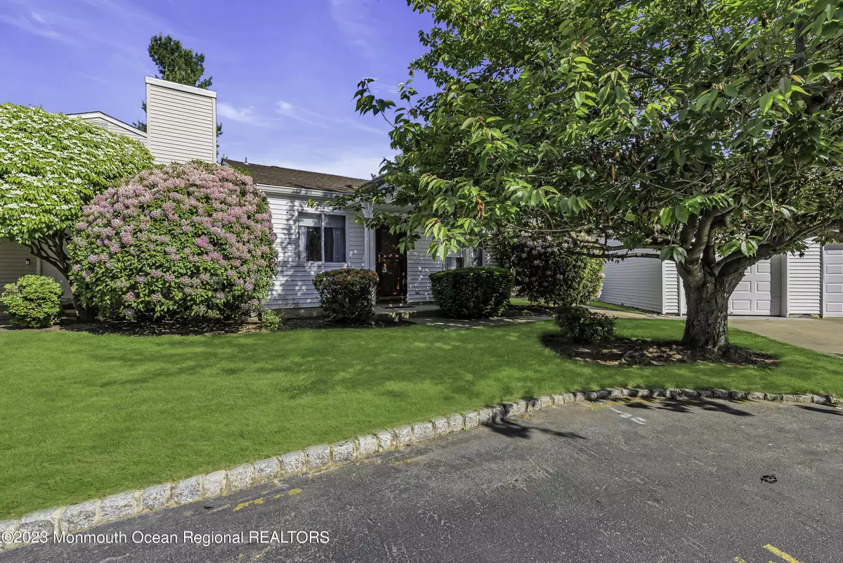 Freehold, NJ 07728,18 Woodmere Court