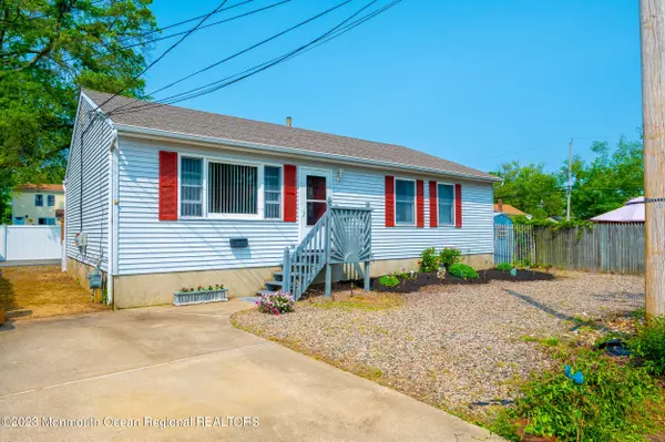 161 Maple Avenue, Keansburg, NJ 07734