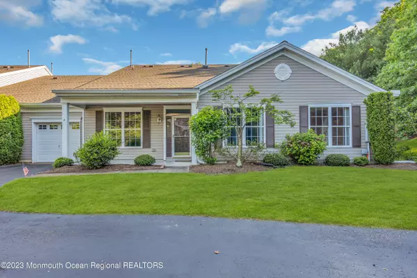 4 Sunnylawn Lane, Lakewood, NJ 08701