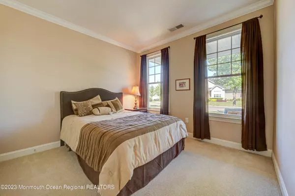 Manalapan, NJ 07726,15 Comtois Road