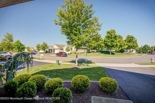 Manalapan, NJ 07726,15 Comtois Road