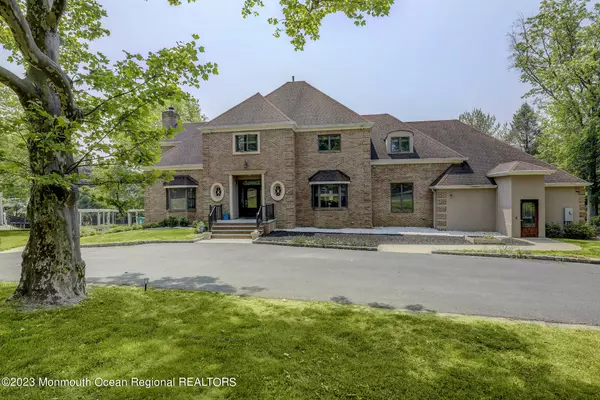 Holmdel, NJ 07733,2 The Summit