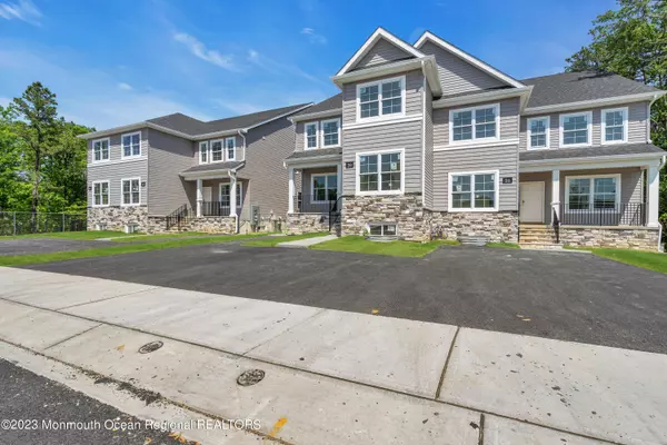 Lakewood, NJ 08701,20 Golders Green Road