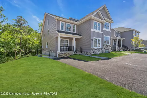 Lakewood, NJ 08701,28 Golders Green Road