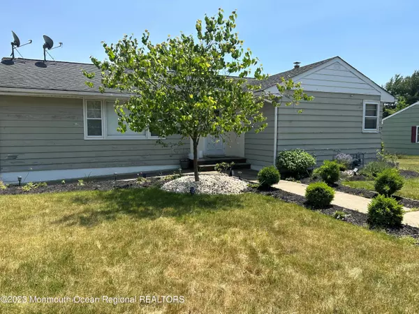 Franklin Twp, NJ 08873,89 Pinegrove Avenue