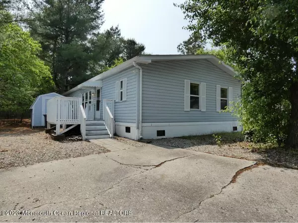 Manahawkin, NJ 08050,29 Oak Tree Lane