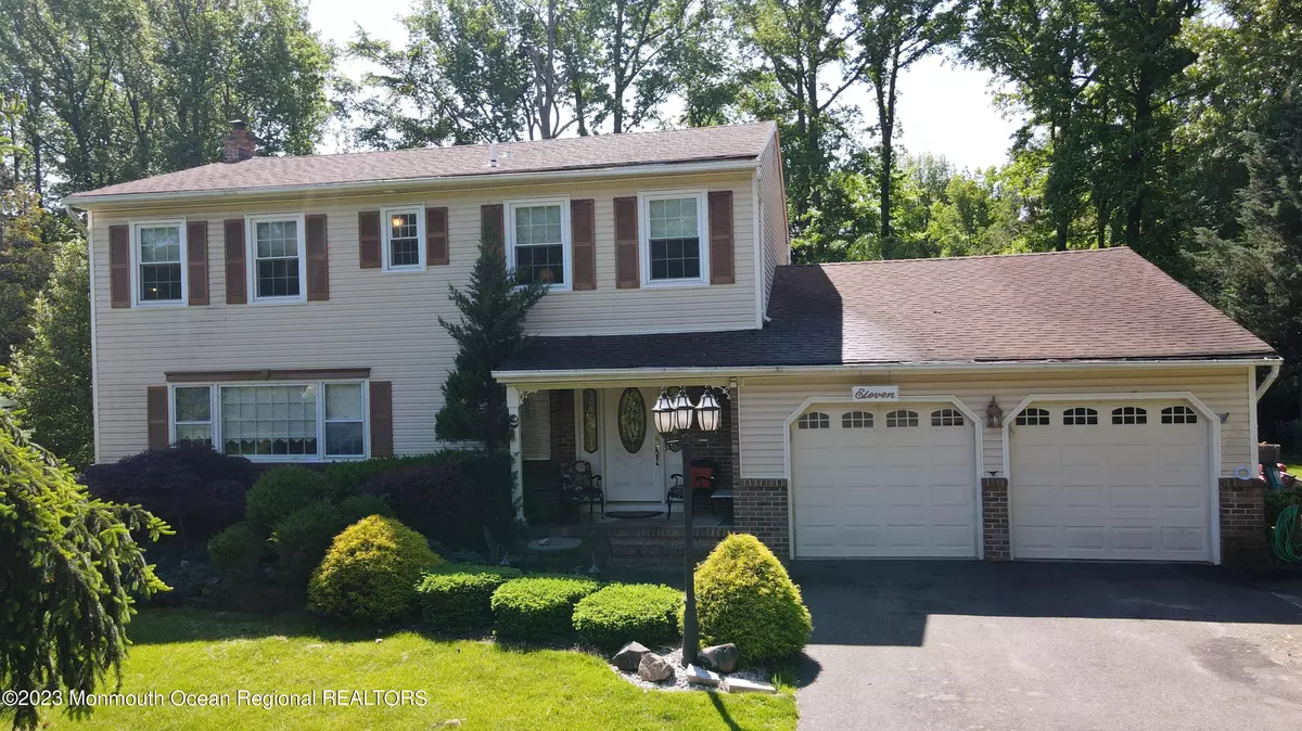 Manalapan, NJ 07726,11 Grant Road