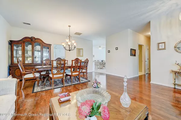 Lakewood, NJ 08701,33 Greylawn Drive