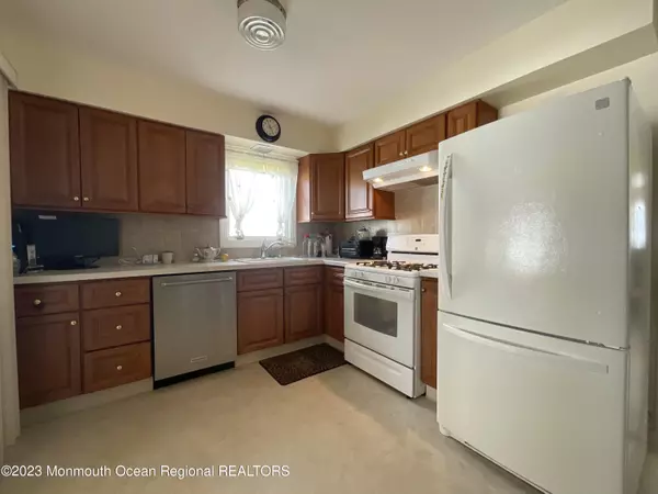 Lavallette, NJ 08735,205 Newark Avenue