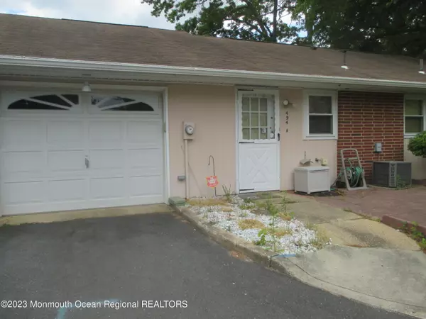 Lakewood, NJ 08701,494 Thornbury Court