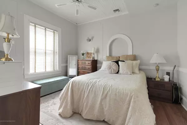 Red Bank, NJ 07701,32 W Front Street #E