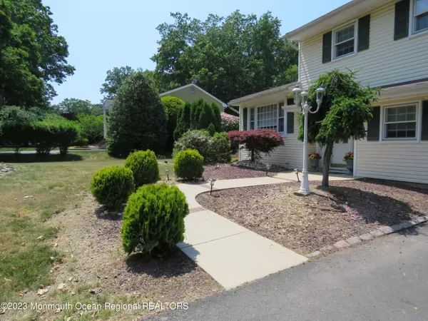 Manalapan, NJ 07726,284 Union Hill Road