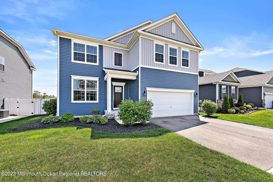 31 Ashburn Avenue, Manahawkin, NJ 08050