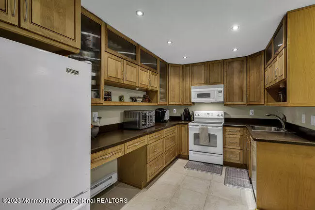 Red Bank, NJ 07701,17 Claremont Court