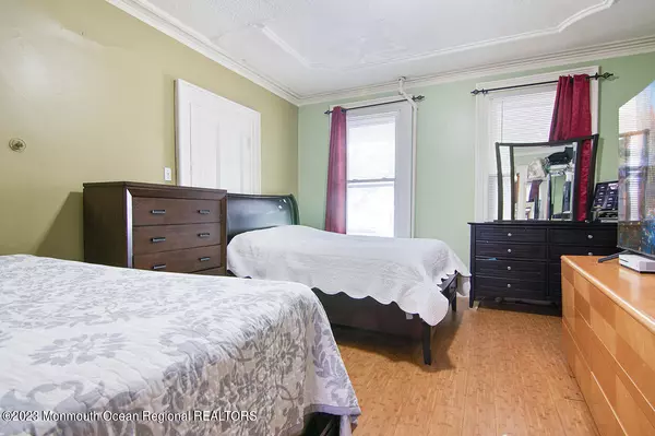 Newark, NJ 07104,162 Summer Avenue