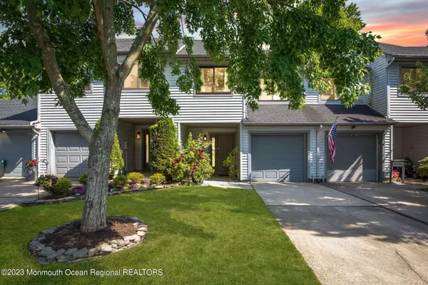 97 Lexington Circle, Matawan, NJ 07747