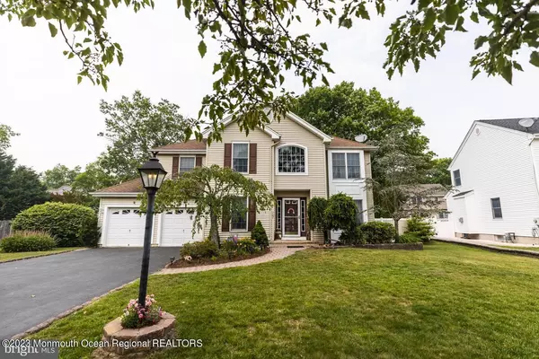 107 Thousand Oak Lane, Manahawkin, NJ 08050