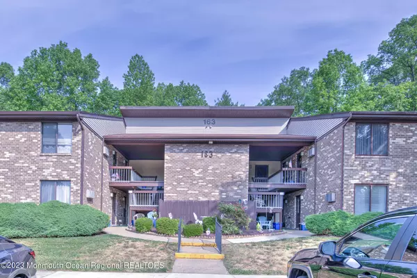 163 Cross Slope Court #B, Manalapan, NJ 07726
