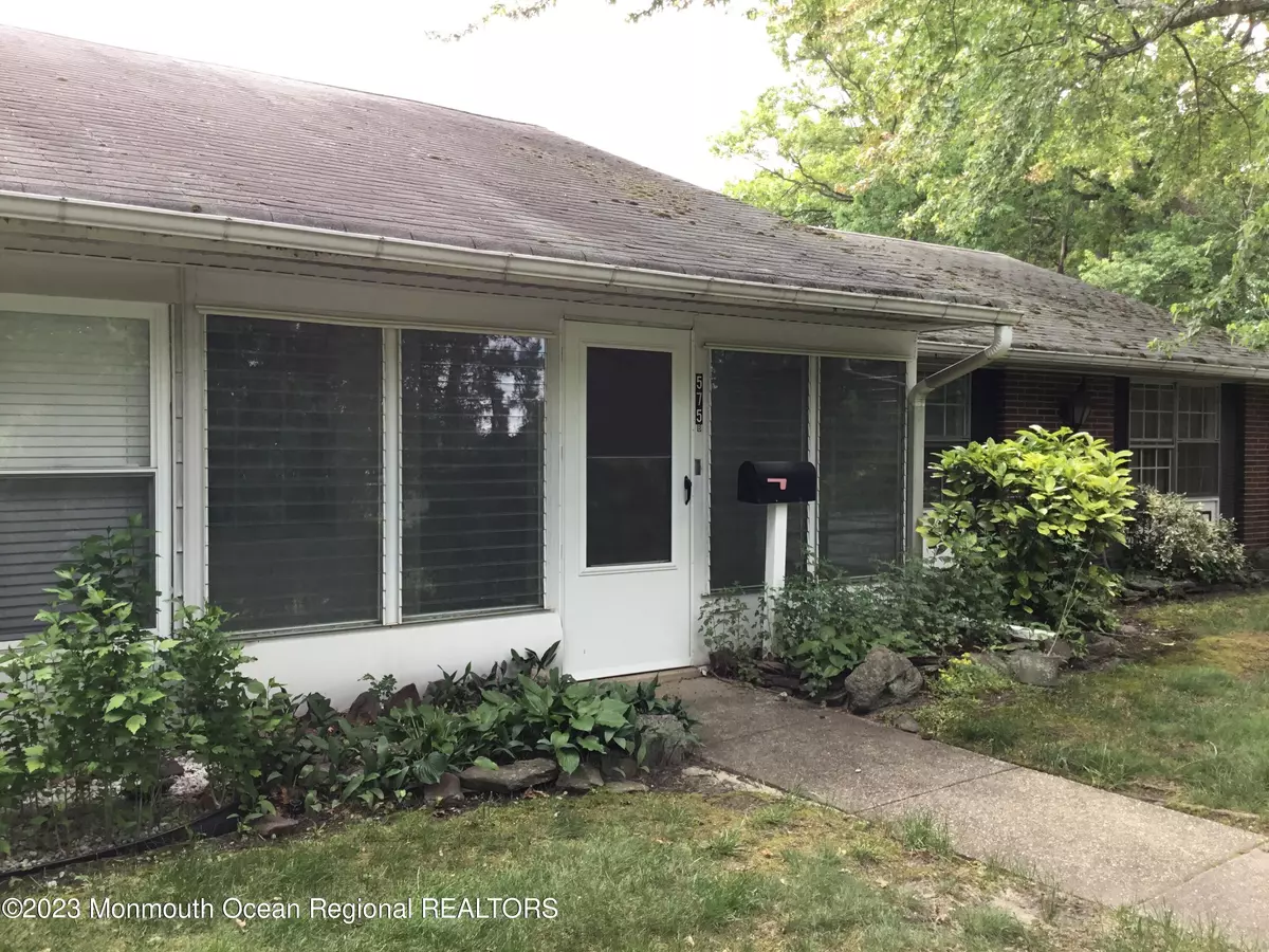 Lakewood, NJ 08701,575 Sheffield Court