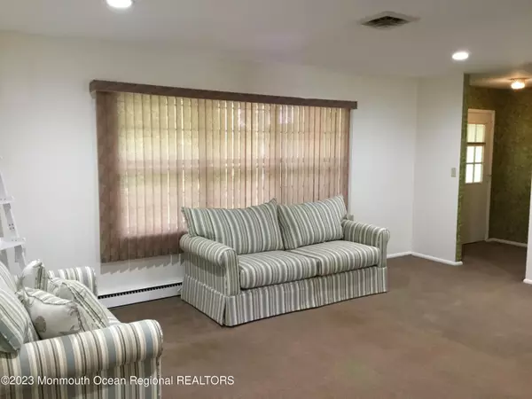 Lakewood, NJ 08701,575 Sheffield Court